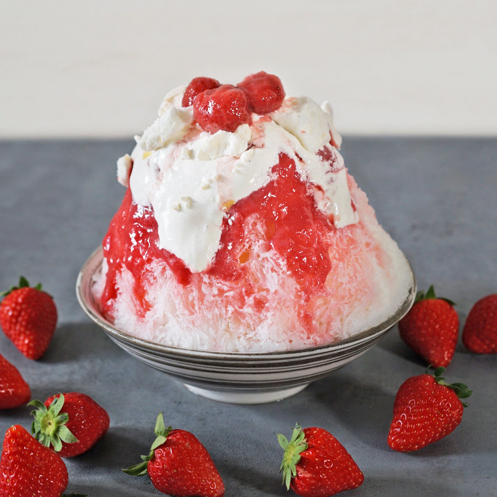 新作ドルチェかき氷「完熟富有柿と杏仁豆腐のドルチェかき氷」を2025年