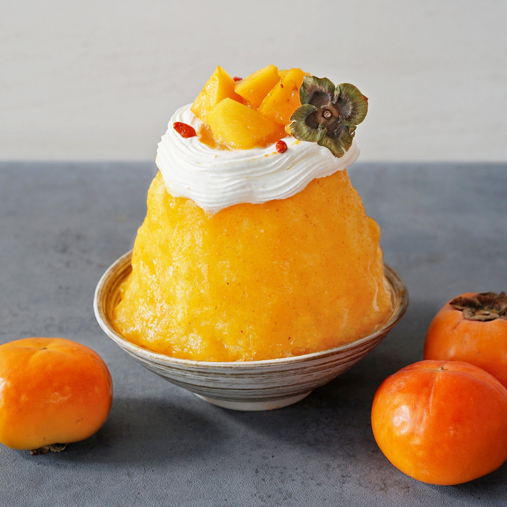 新作ドルチェかき氷「完熟富有柿と杏仁豆腐のドルチェかき氷」を2025年